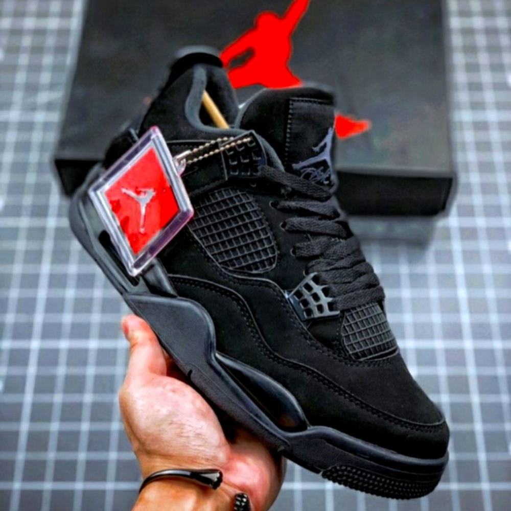 Black cat Jordan 4